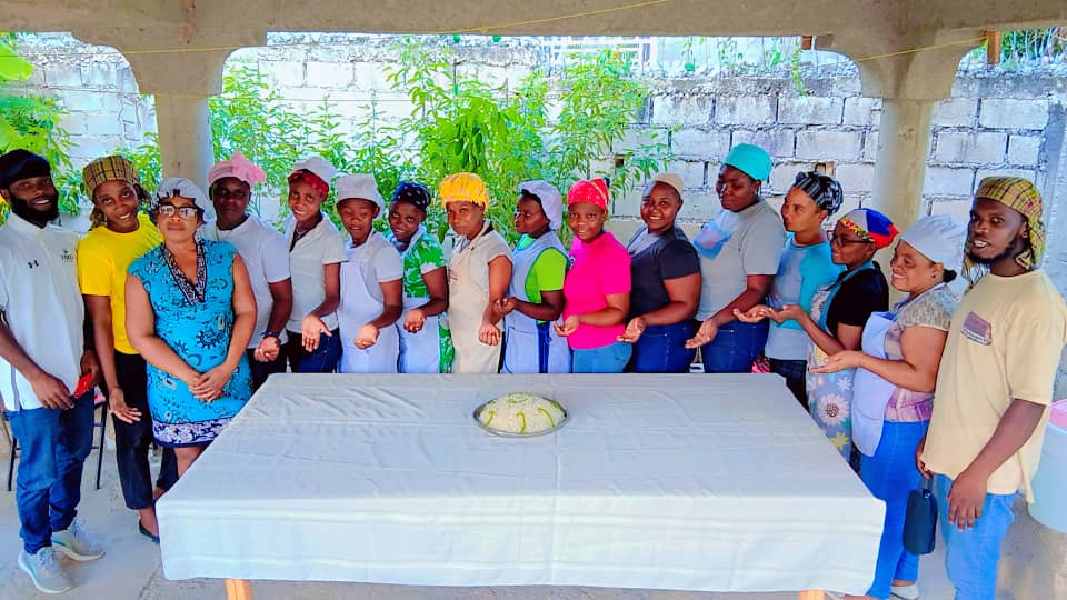 élève de classe de cuisine & plat (riz) photo